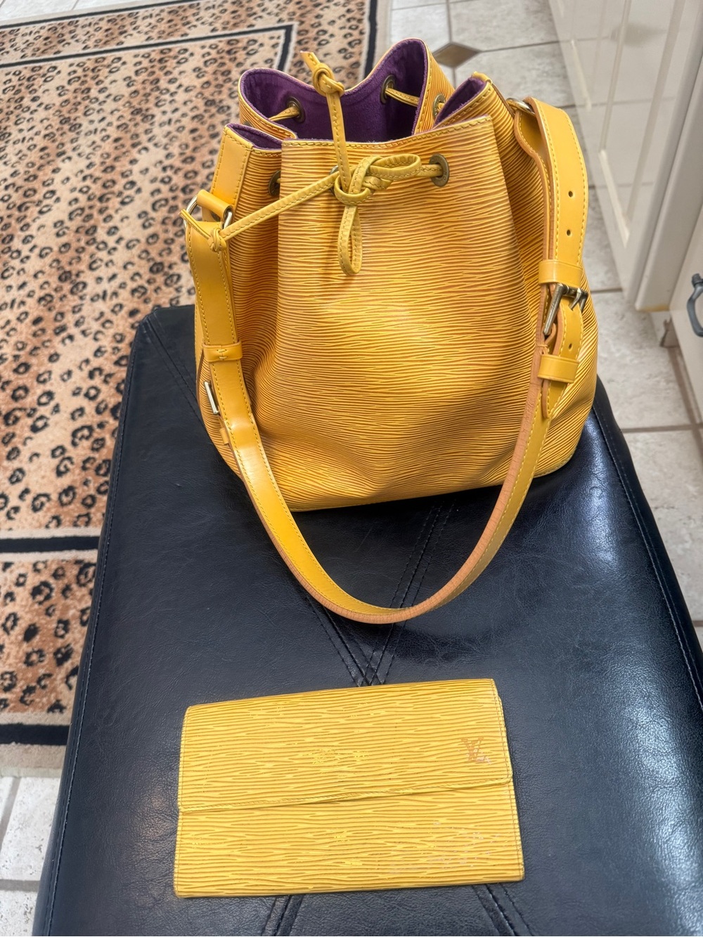 Louis Vuitton Sarah Trésor International Wallet in Yellow/Purple Epi Leather - Picture 9 of 10